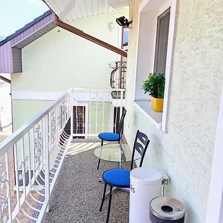 בית אירוח A Agy