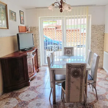 בית אירוח A Agy *